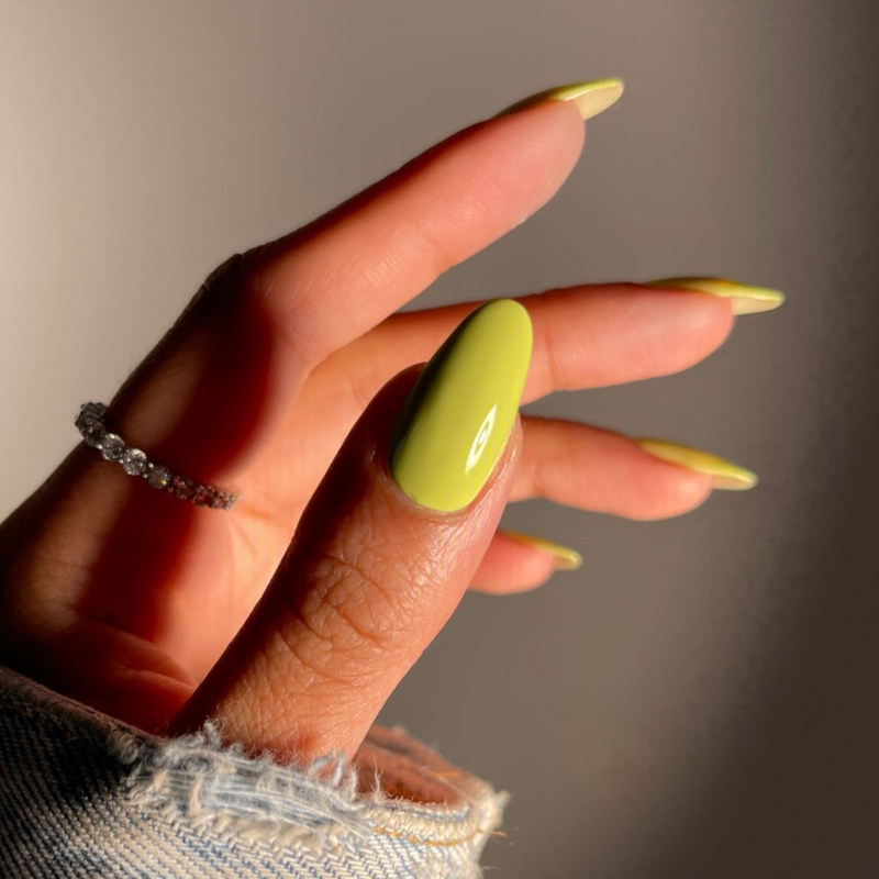 Elevate your style this summer with For Palmas de Coco, a vibrant lime green nail polish inspired by the lush beauty of Caribbean palm trees. Experience long-lasting wear, easy application, and a non-toxic formula.